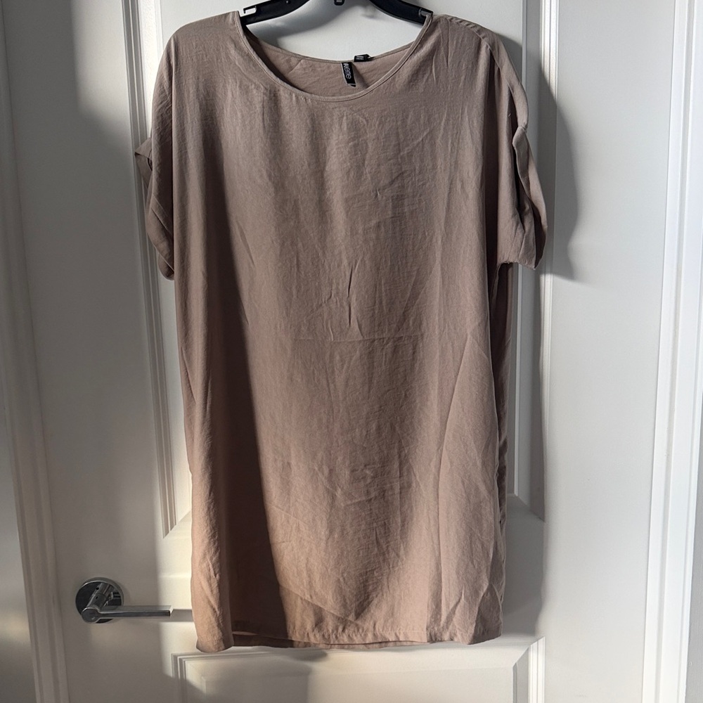 Short Sleeve Matte Satin Sheath Dress